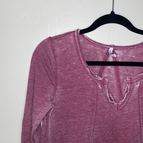 Dresses & Skirts - 🍂Adorable lightweight distressed maroon dress!